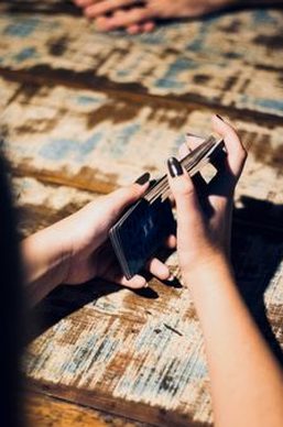 ba cây trực tuyến Debet
